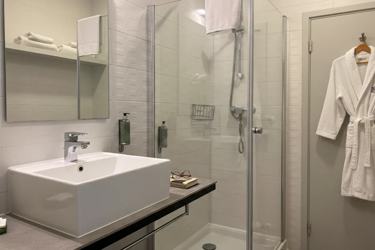 Il bagno della Economy doppia con la doccia